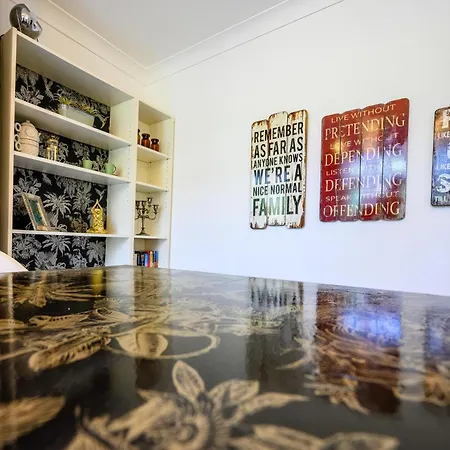 Warrington - Large Beautiful - Great Location In South West By Staystaycations Tatil Evi Bristol
