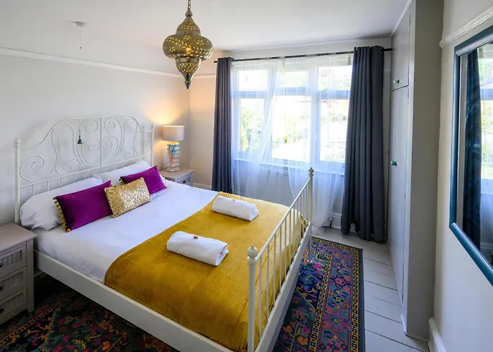 Anima Mundi - Large Beautiful - Great Location In South West By Stae Homes Bristol