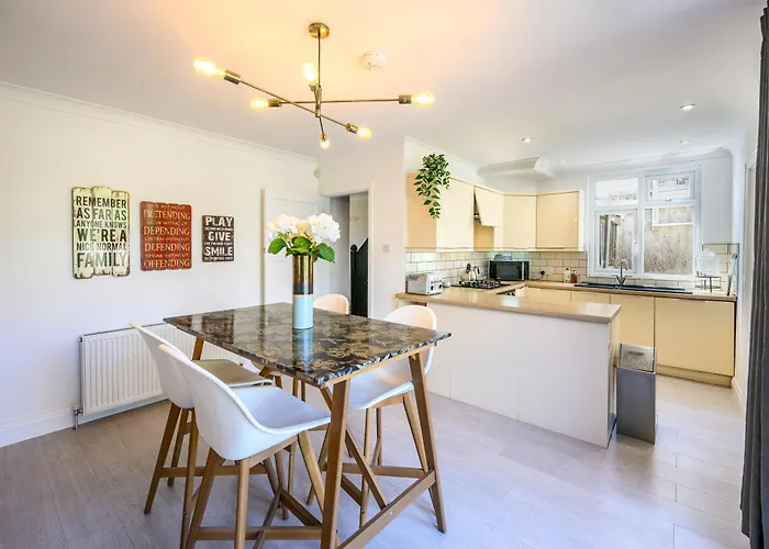 Anima Mundi - Large Beautiful - Great Location In South West By Stae Homes *