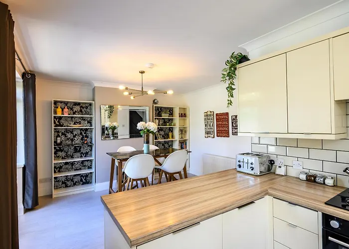 Nyaraló Anima Mundi - Large Beautiful - Great Location In South West By Stae Homes *