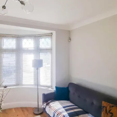 Holiday home Warrington - Large Beautiful - Great Location In South West By Staystaycations *