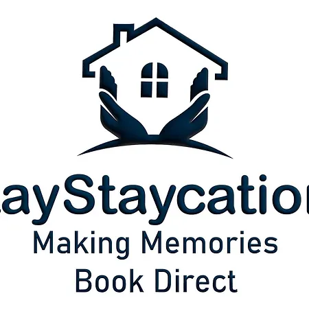 Warrington - Large Beautiful - Great Location In South West By Staystaycations *