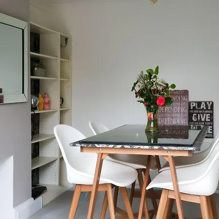 Holiday home Warrington - Large Beautiful - Great Location In South West By Staystaycations Bristol