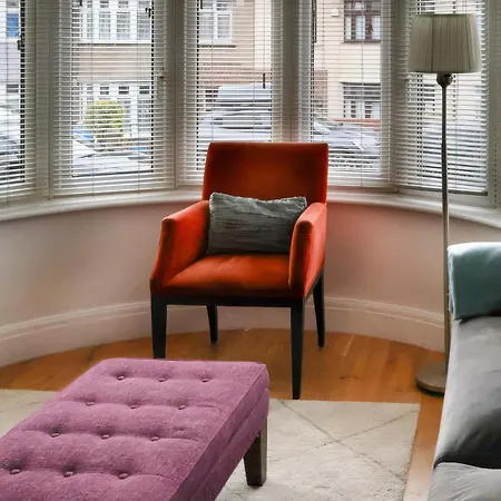 Warrington - Large Beautiful - Great Location In South West By Staystaycations * Bristol