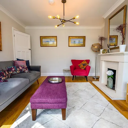 Holiday home Warrington - Large Beautiful - Great Location In South West By Staystaycations