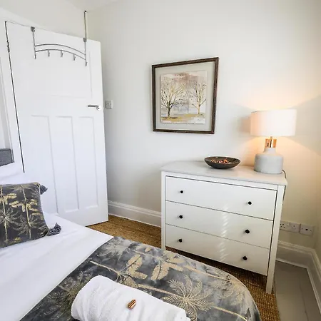 Warrington - Large Beautiful - Great Location In South West By Staystaycations בית נופש *
