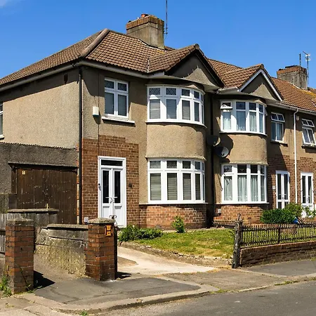 Holiday home Warrington - Large Beautiful - Great Location In South West By Staystaycations
