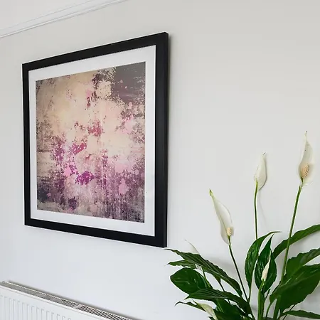 בית נופש Warrington - Large Beautiful - Great Location In South West By Staystaycations *