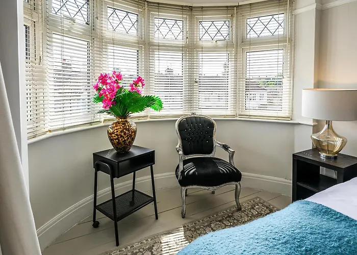 Anima Mundi - Large Beautiful - Great Location In South West By Stae Homes