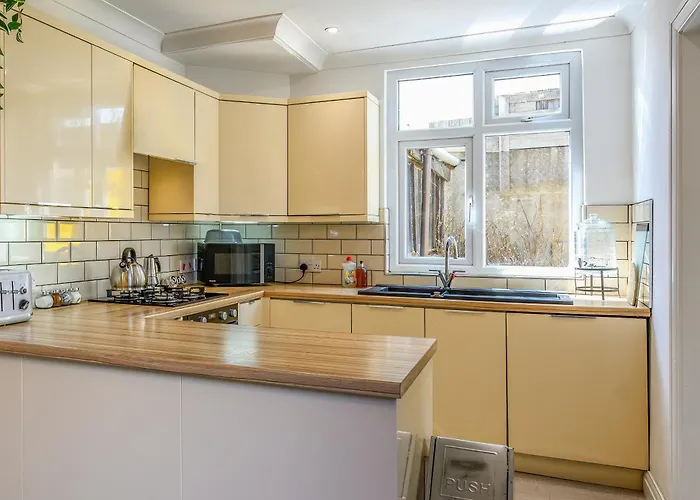 Anima Mundi - Large Beautiful - Great Location In South West By Stae Homes Bristol