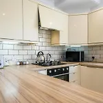 Anima Mundi - Large Beautiful - Great Location In South West By Stae Homes *