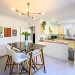 Anima Mundi - Large Beautiful - Great Location In South West By Stae Homes *